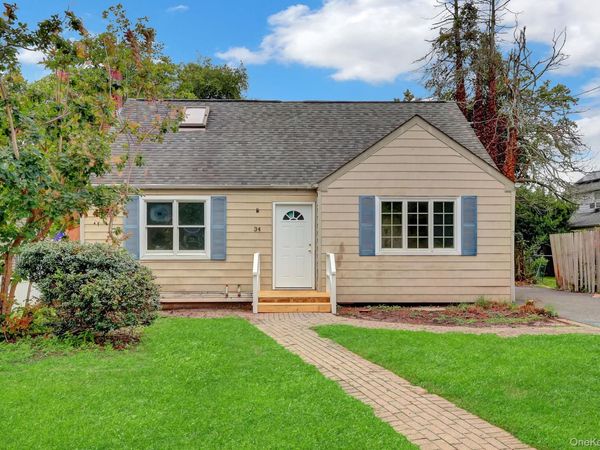 34 Thorburn Avenue , Patchogue, NY 11772