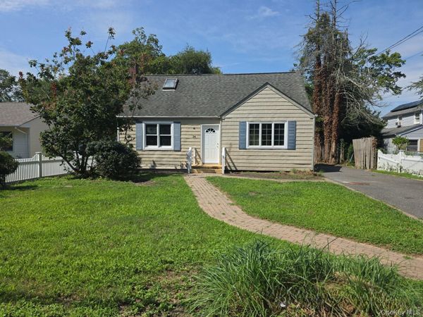 34 Thorburn Avenue , Patchogue, NY 11772