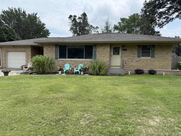 925 Wendover Boulevard, Norton Shores, MI 49441