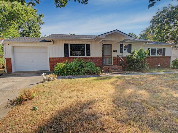 820 W Jefferson Avenue , Checotah, OK 74426
