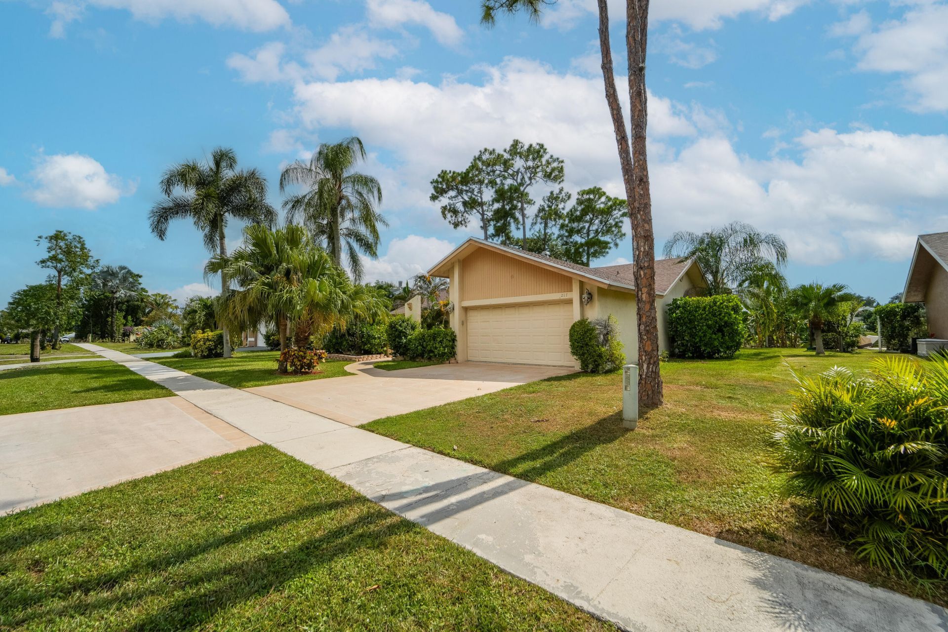 217 Parkwood Drive S, Royal Palm Beach, FL 33411 Photo