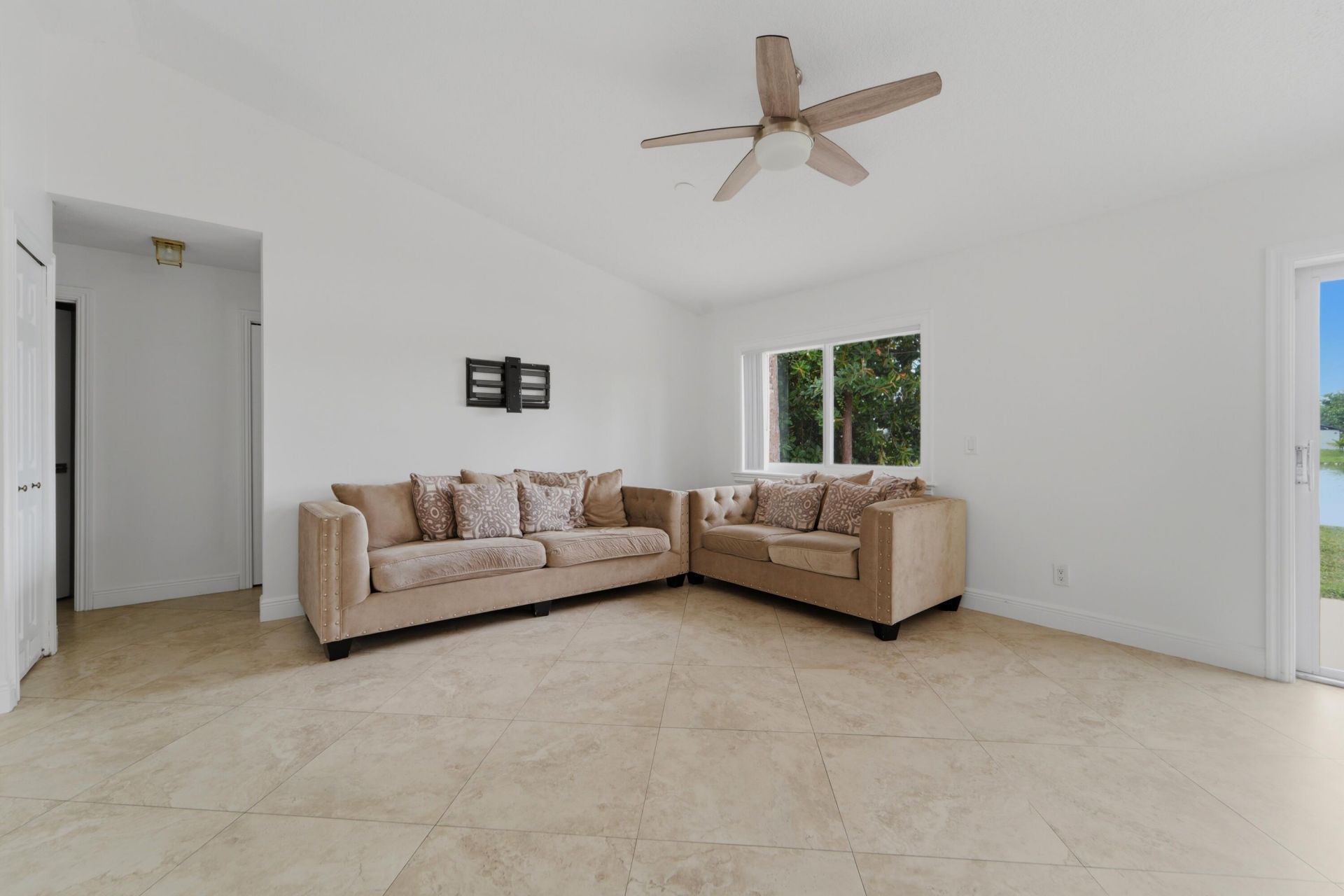 217 Parkwood Drive S, Royal Palm Beach, FL 33411 Photo
