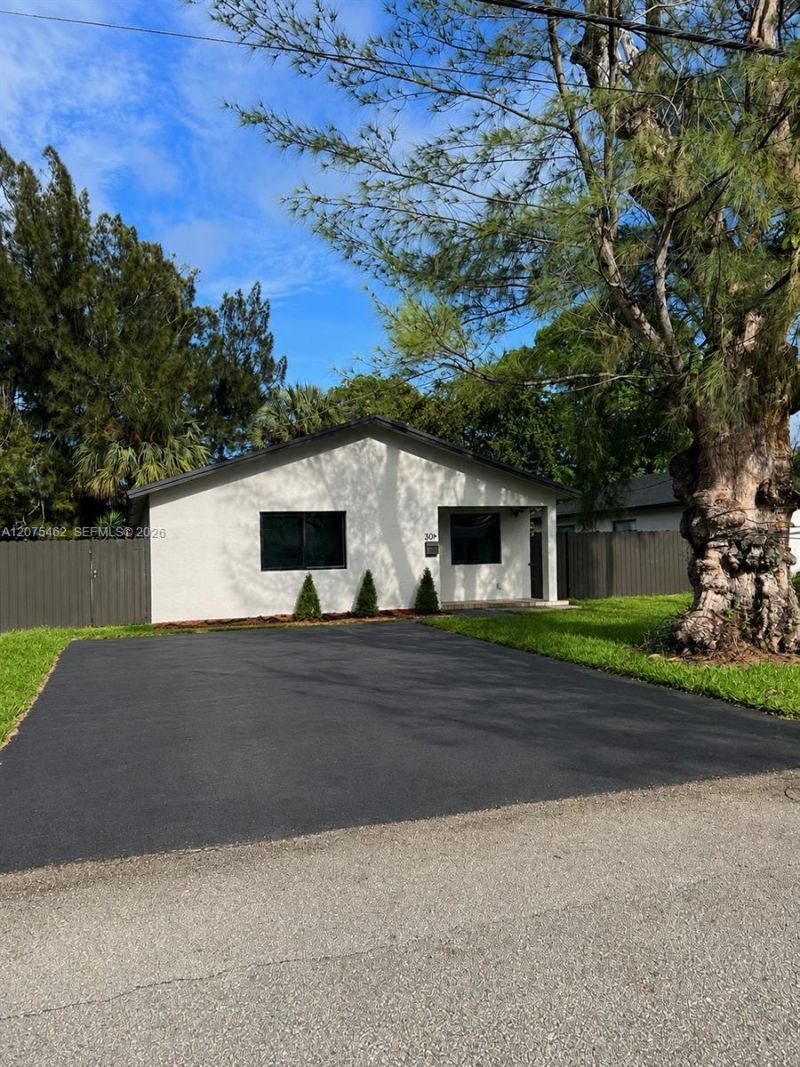 309 SE 3rd Ave , Unit 309, Hallandale Beach, FL 33009 Photo