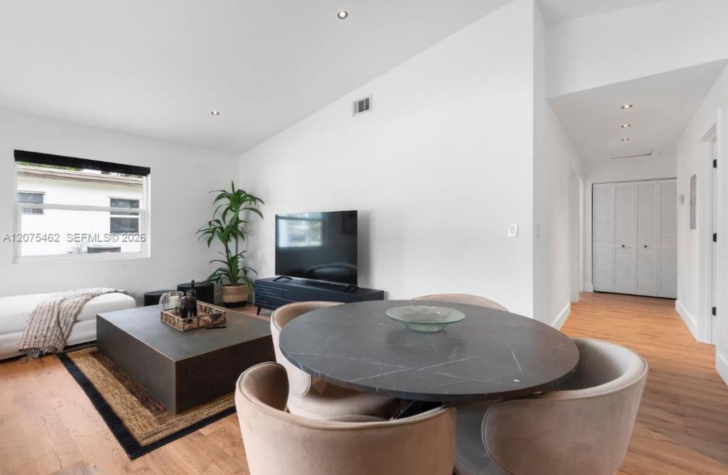 309 SE 3rd Ave , Unit 309, Hallandale Beach, FL 33009 Photo