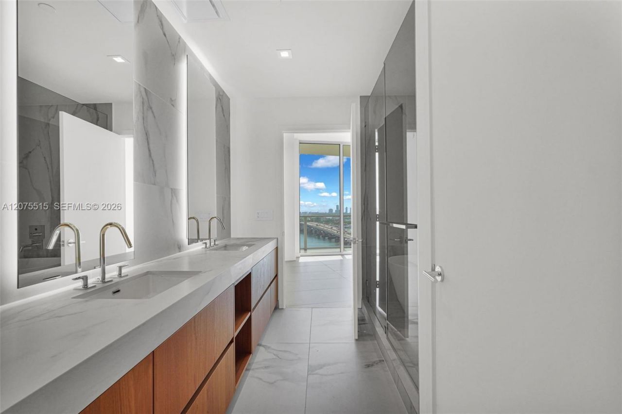 1400 Biscayne Blvd , Unit 1706, Miami, FL 33132 Photo