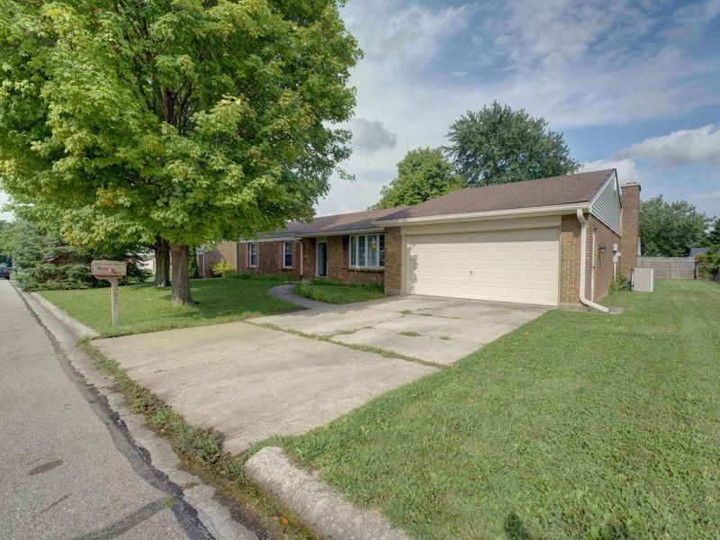 1381 Oaktree Drive, Greenville, OH 45331 Photo 2