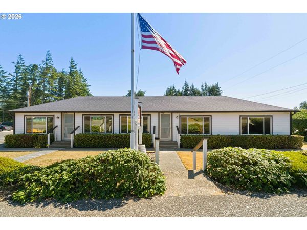 2707 Broadway, North Bend, OR 97459