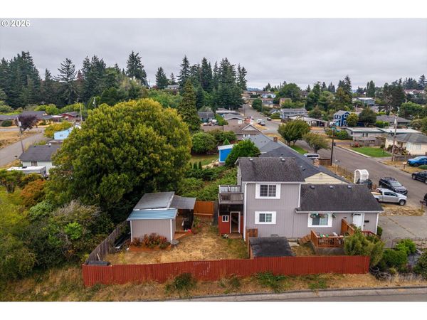 1080 State St, North Bend, OR 97459