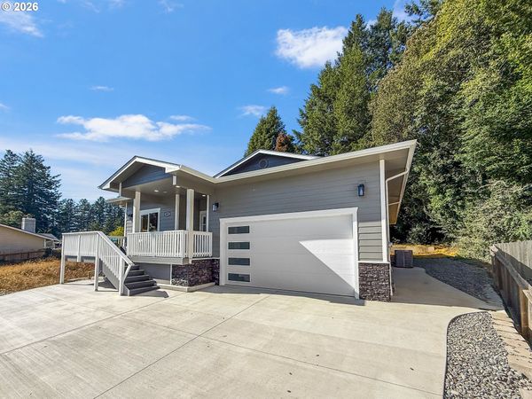 891 Joshua CT, Brookings, OR 97415