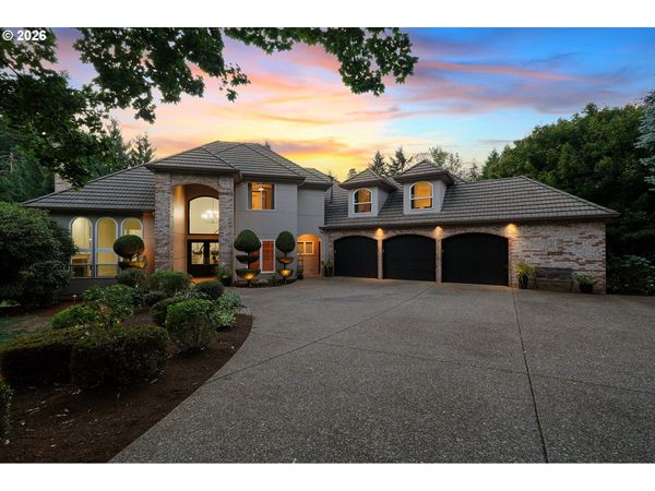 26500 SW PETES MOUNTAIN RD, West Linn, OR 97068