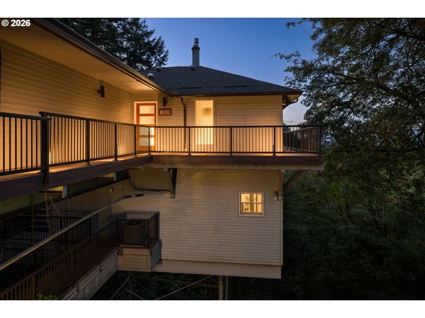 2445 SW MONTGOMERY DR, Portland, OR 97201