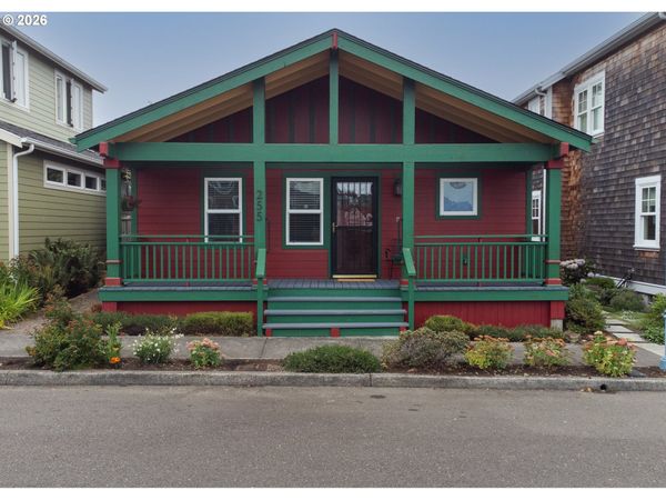 255 23rd ST, Astoria, OR 97103