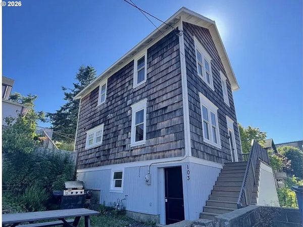 103 WASHINGTON ST, Astoria, OR 97103