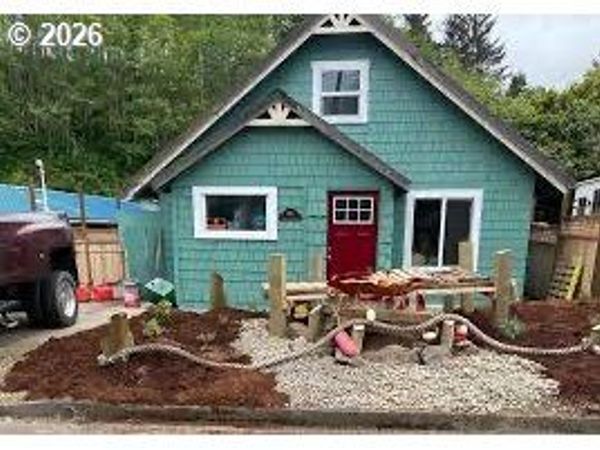760 CLEARLAKE AVE, Winchester Bay, OR 97467