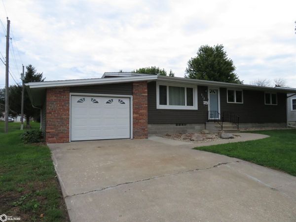 713 3rd St NE, Clarion, IA 50525