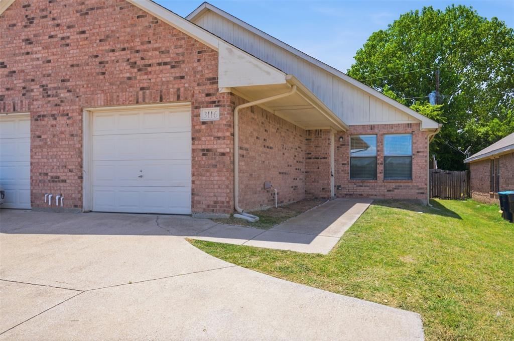 3116 S Cherry Lane, Fort Worth, TX 76116 Main Photo
