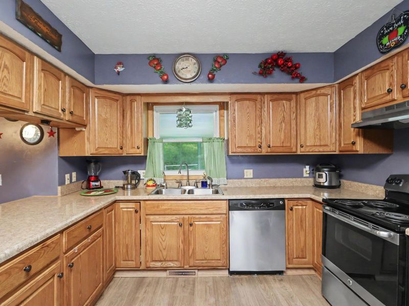 831 N Crestline Street , Crestline, OH 44827 Photo 9