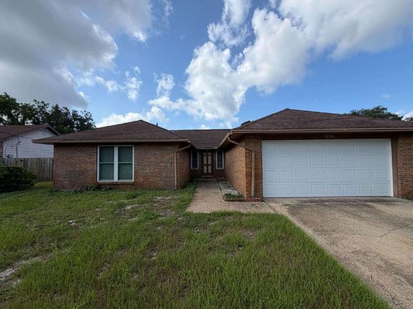 836 Boulevard De L'Orleans, Mary Esther, FL 32569