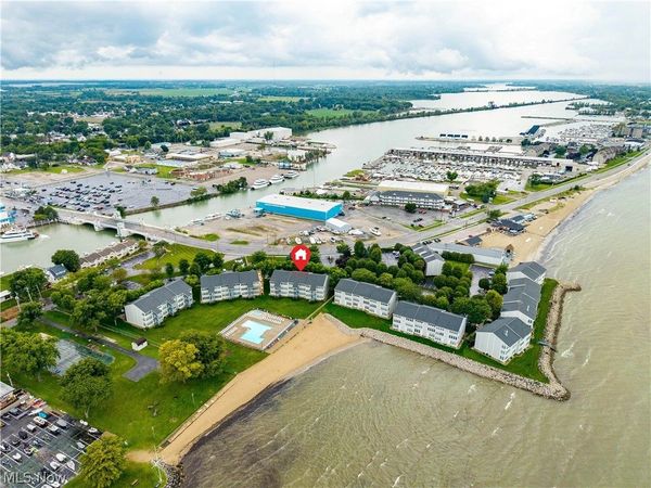216 W Lakeshore Drive , Unit E, Port Clinton, OH 43452