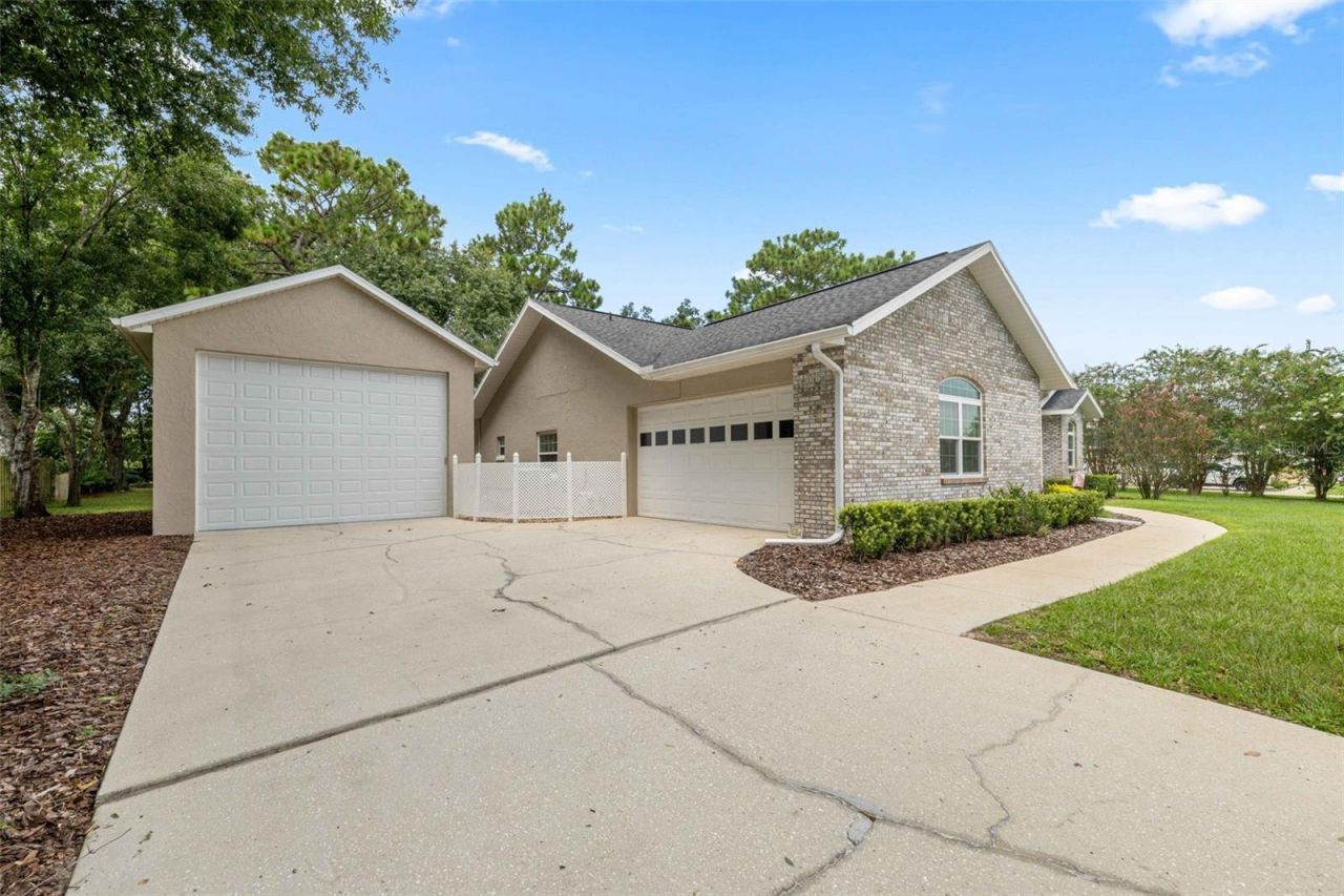 5592 NE 61st Avenue Road , Silver Springs, FL 34488 Photo
