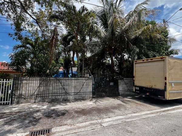 1531 NW 59th St , Miami, FL 33142