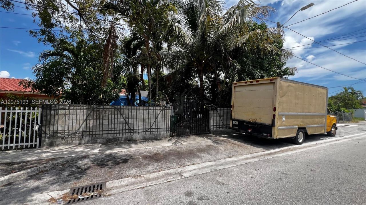 1531 NW 59th St , Miami, FL 33142 Photo