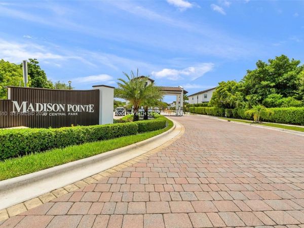 10204 NW 86th St , Doral, FL 33178