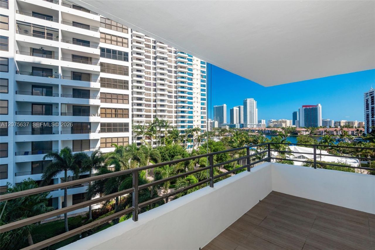 600 Three Islands Blvd , Unit 521, Hallandale Beach, FL 33009 Photo