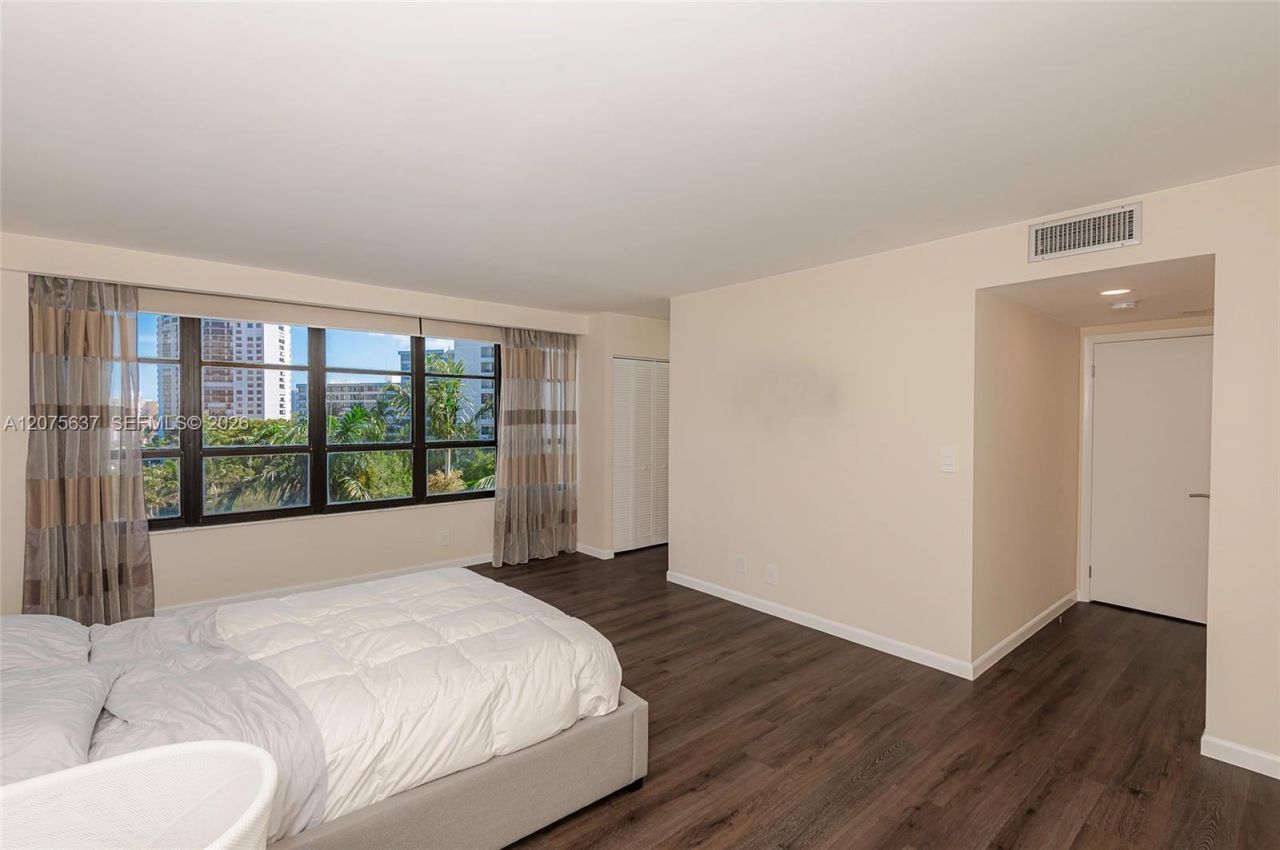 600 Three Islands Blvd , Unit 521, Hallandale Beach, FL 33009 Photo