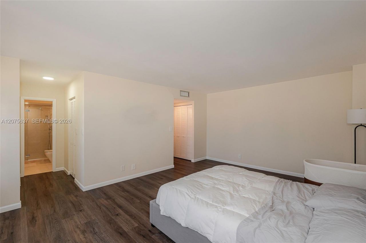 600 Three Islands Blvd , Unit 521, Hallandale Beach, FL 33009 Photo