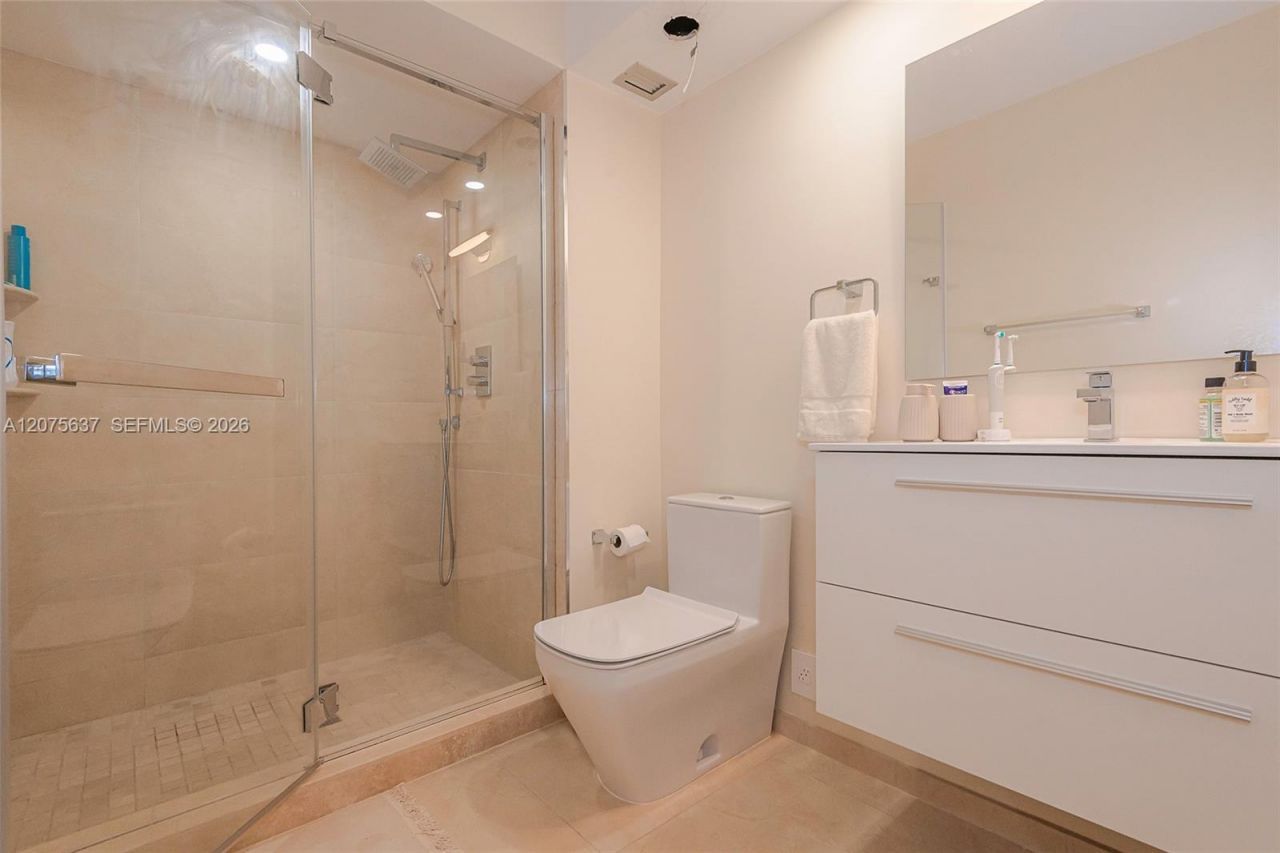 600 Three Islands Blvd , Unit 521, Hallandale Beach, FL 33009 Photo