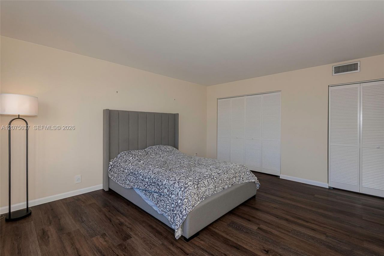 600 Three Islands Blvd , Unit 521, Hallandale Beach, FL 33009 Photo