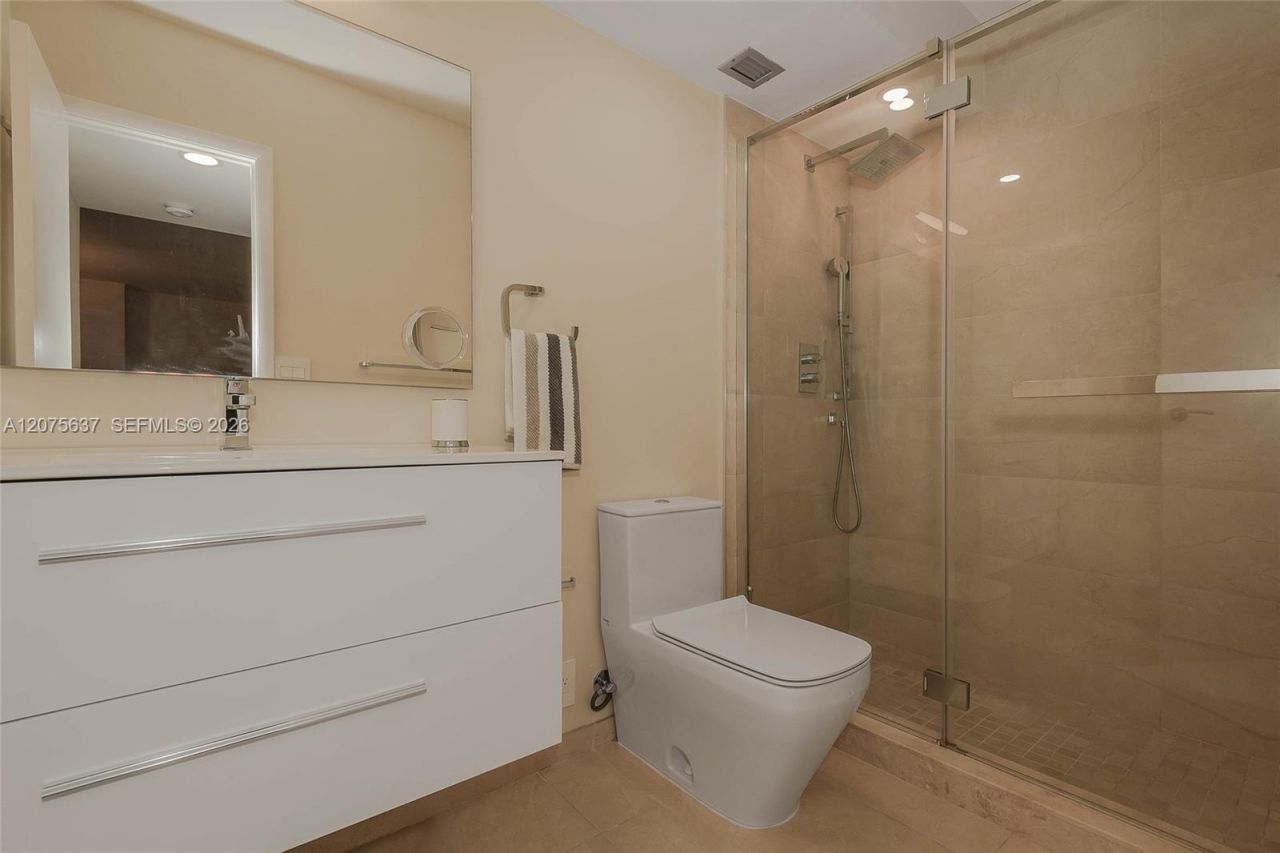600 Three Islands Blvd , Unit 521, Hallandale Beach, FL 33009 Photo