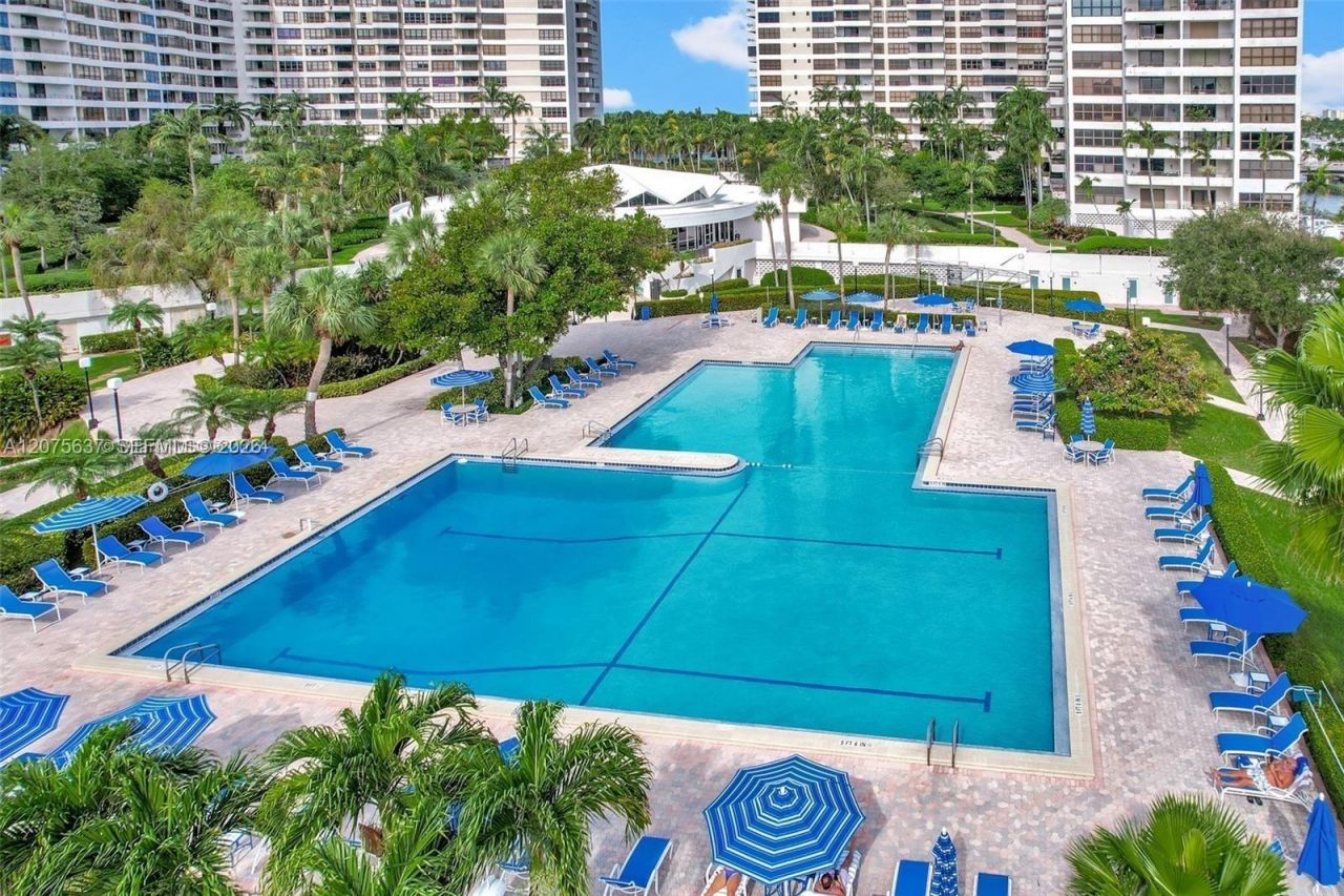 600 Three Islands Blvd , Unit 521, Hallandale Beach, FL 33009 Photo