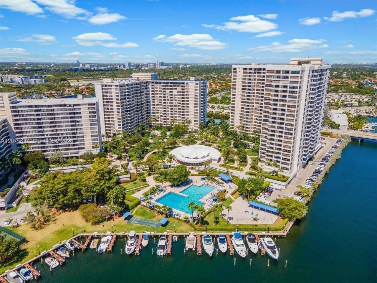 600 Three Islands Blvd , Unit 521, Hallandale Beach, FL 33009 Photo