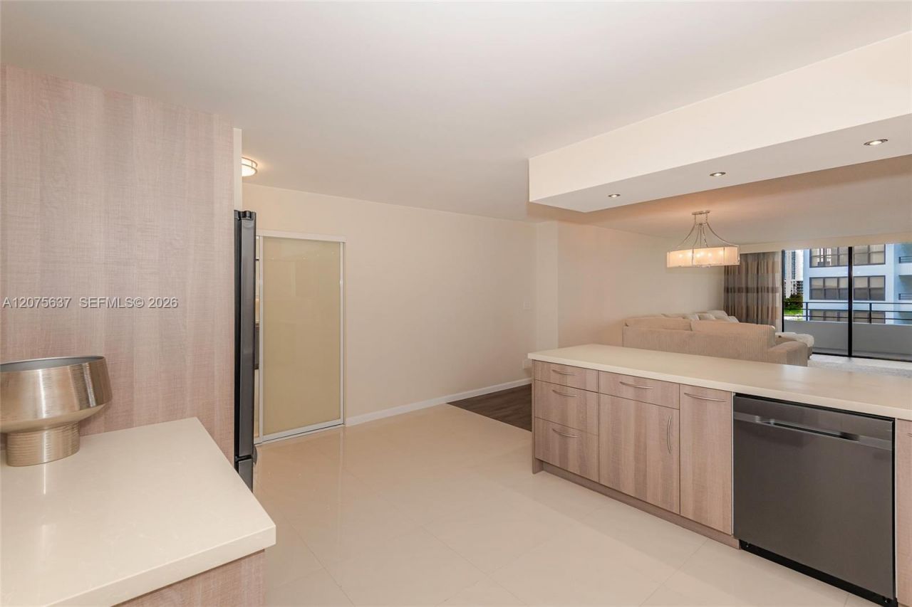 600 Three Islands Blvd , Unit 521, Hallandale Beach, FL 33009 Photo