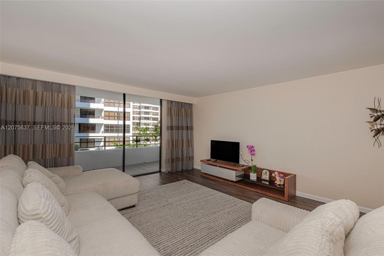 600 Three Islands Blvd , Unit 521, Hallandale Beach, FL 33009 Photo