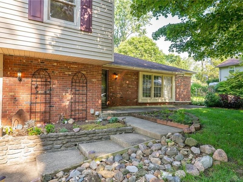 131 N Johanna Drive, Centerville, OH 45459 Photo 2