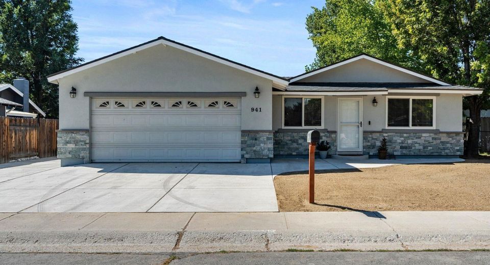 941 Armstrong Lane, Carson City, NV 89701 Photo