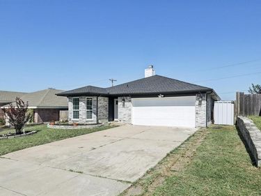 767 Deauville Circle E, Fort Worth, TX 76108