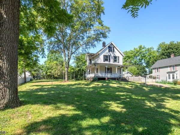 6 Bodine Ave, Peapack Gladstone, NJ 07934