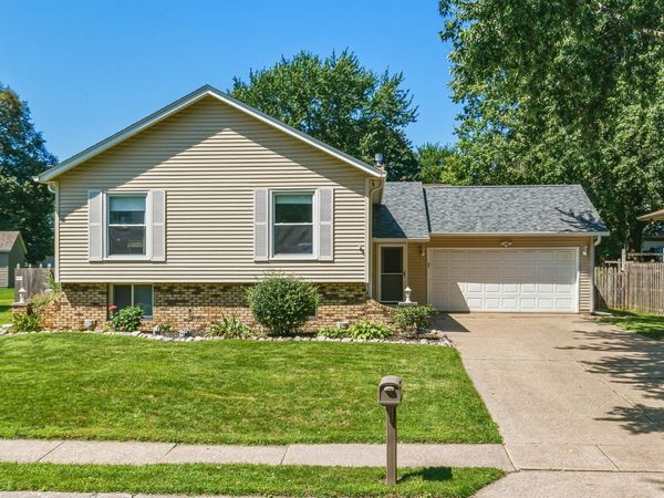 5710 N Fillmore Street , Davenport, IA 52806