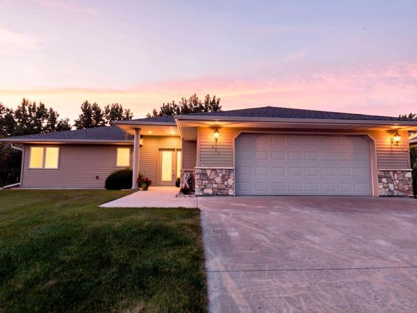 820 Willow Drive, Hutchinson, MN 55350