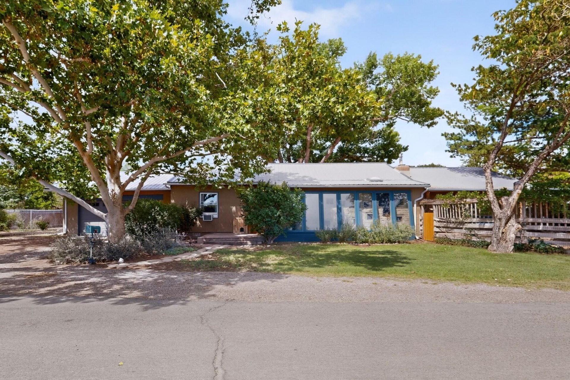 105 Sombrero Loop Ne, Albuquerque, NM 87113 Main Photo