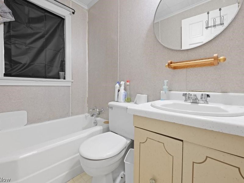 1077 W State Street, Alliance, OH 44601 Photo 5