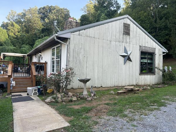 1378 Wideview DR , Thaxton, VA 24174