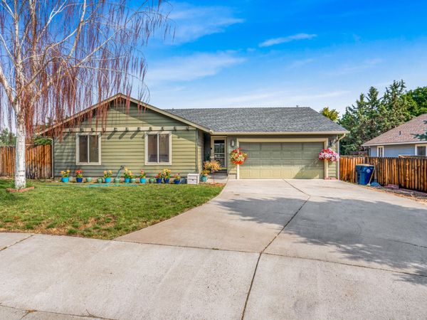 2227 SW Newberry Court, Redmond, OR 97756