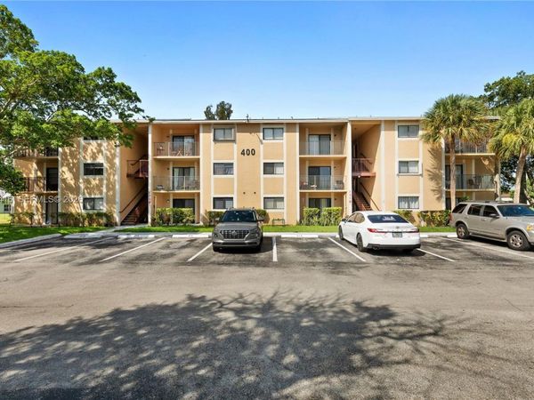 400 Palm Cir W , Unit 208, Pembroke Pines, FL 33025