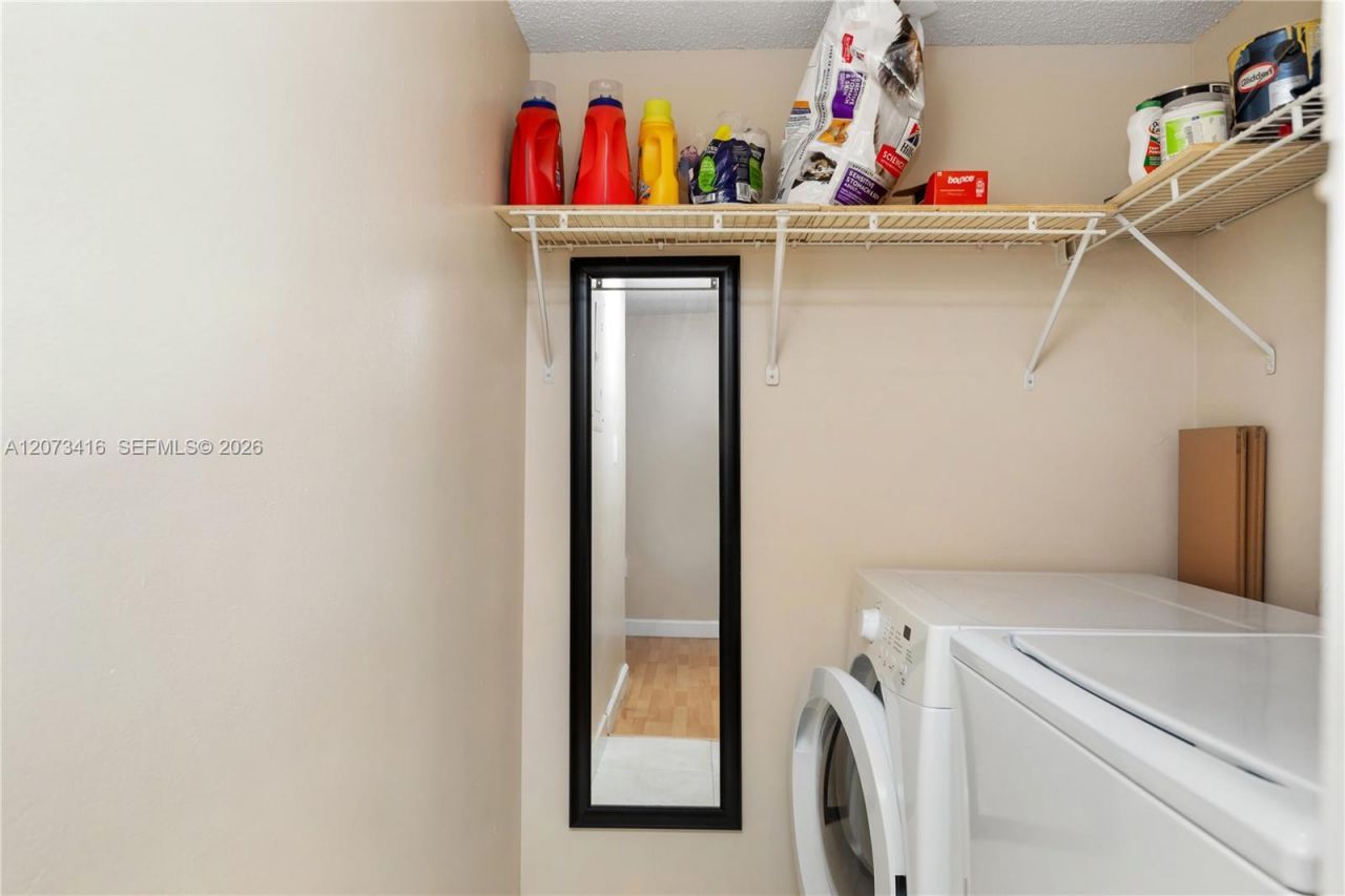 400 Palm Cir W , Unit 208, Pembroke Pines, FL 33025 Photo