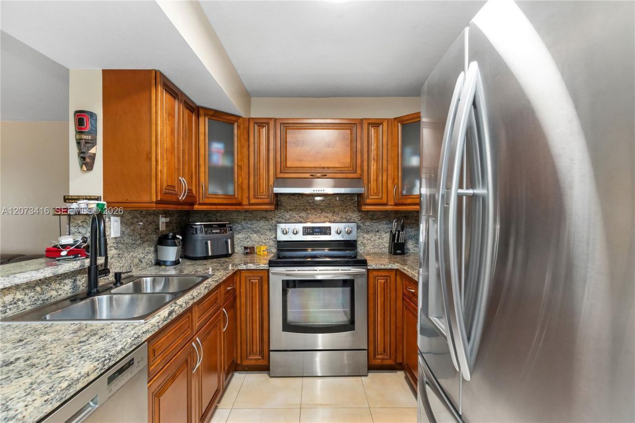400 Palm Cir W , Unit 208, Pembroke Pines, FL 33025 Photo